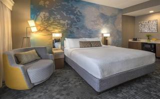 Courtyard Cleveland Airport South Hotel 3*