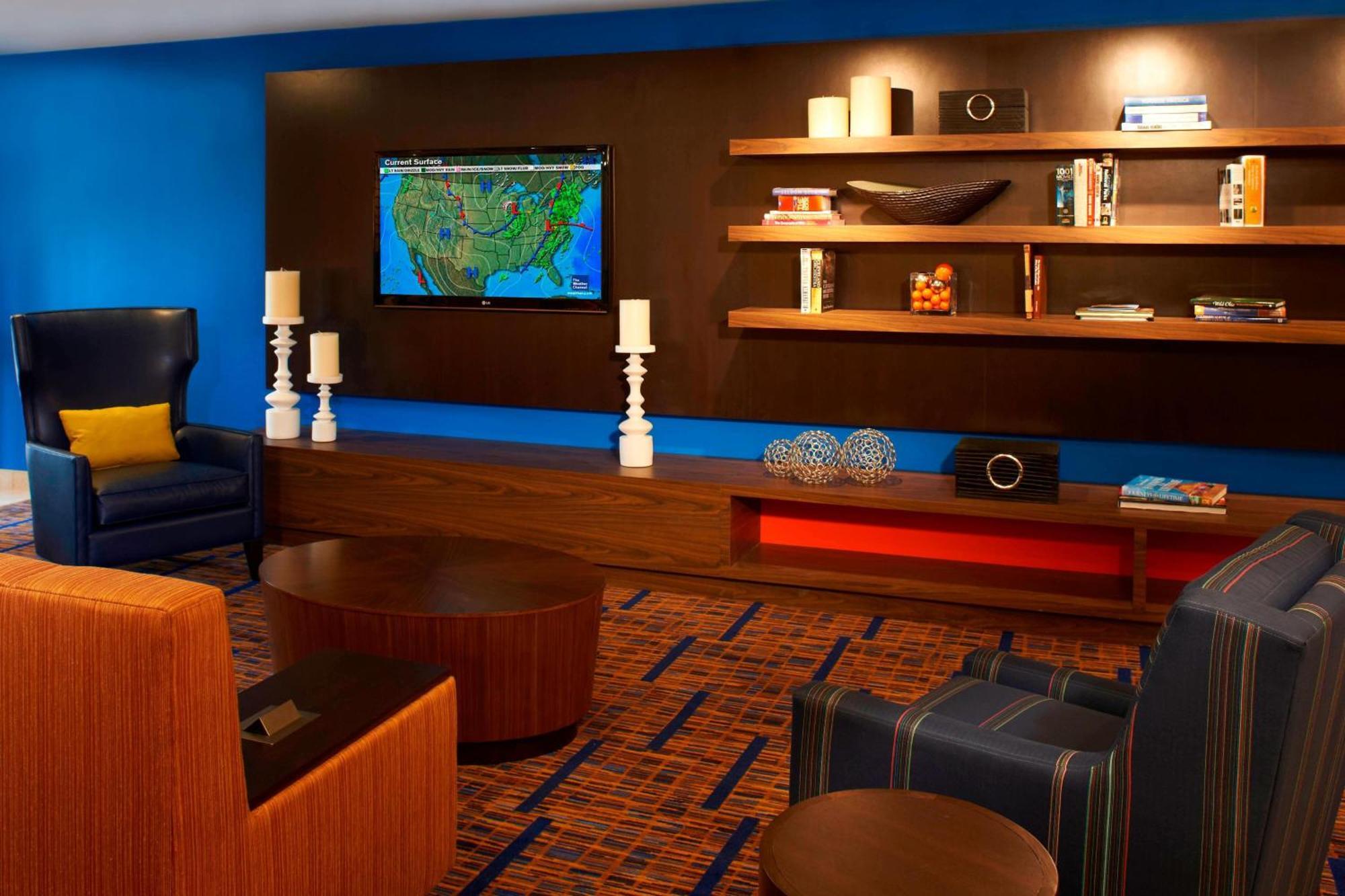 Courtyard Cleveland Airport South Hotel 3*