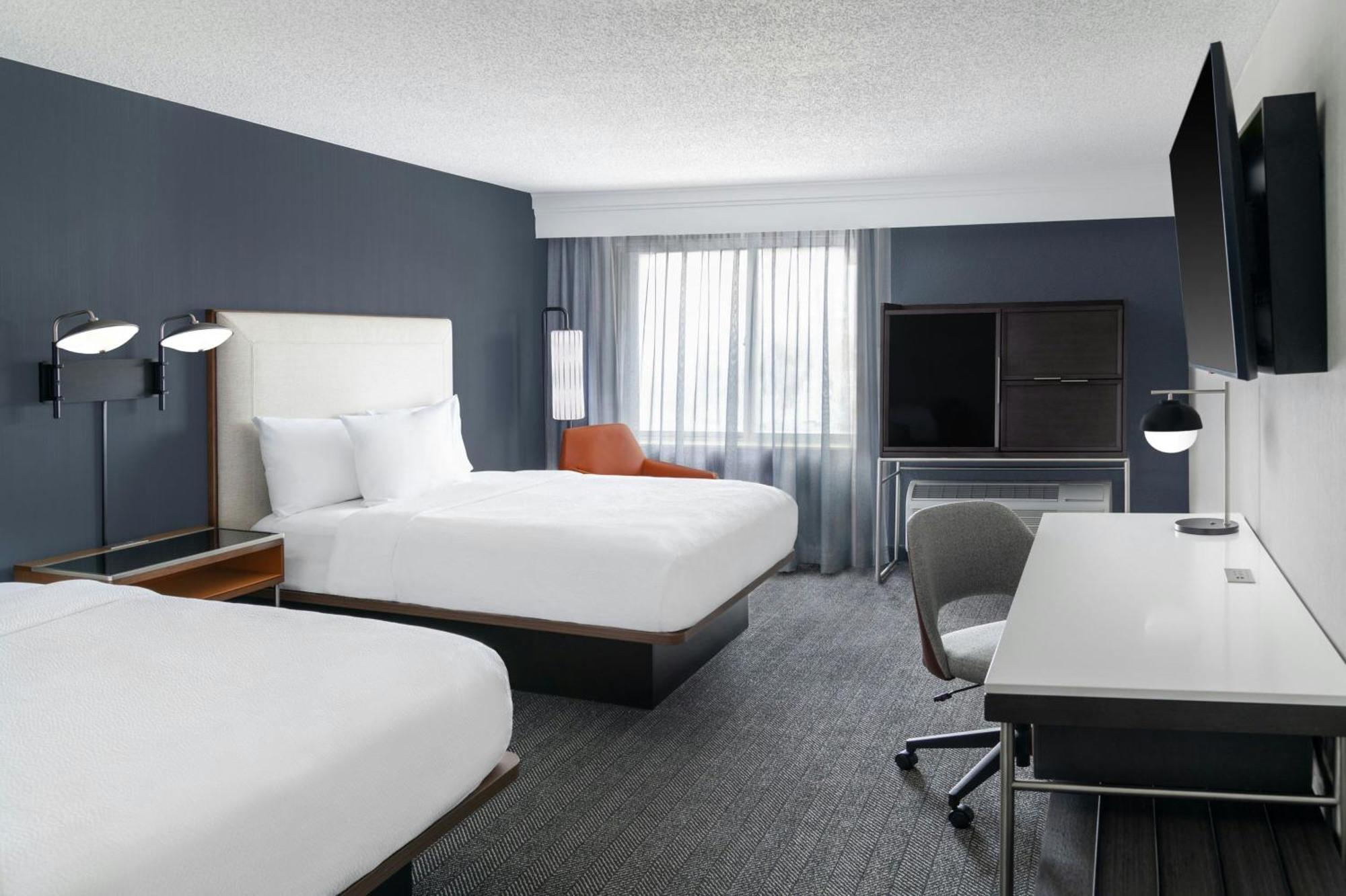 Courtyard Cleveland Airport South 3* Middleburg Heights