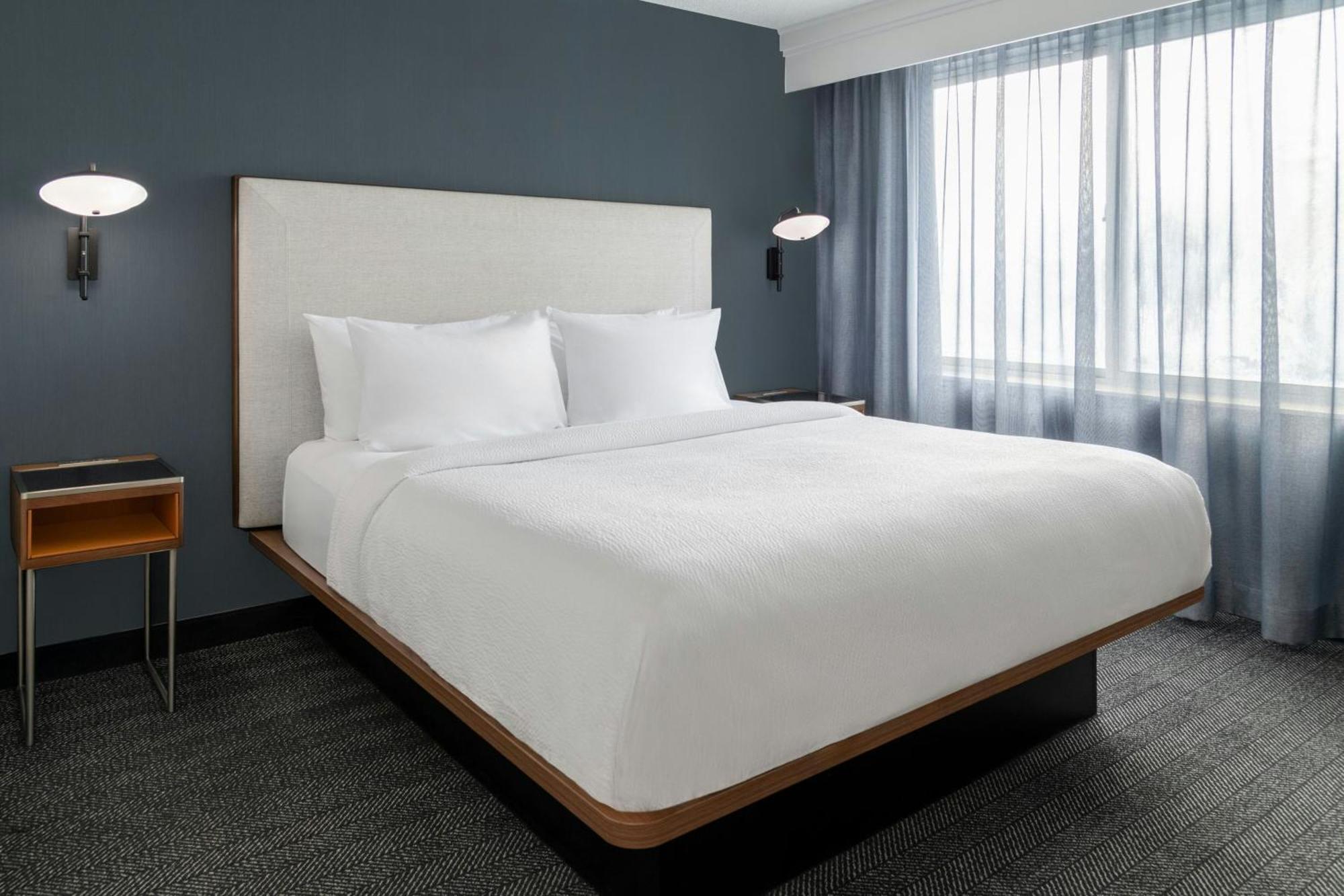 Hotel Courtyard Cleveland Airport South 3*