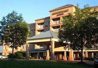 Hotel Courtyard Cleveland Airport South 3*