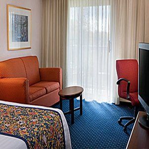 Courtyard Cleveland Airport South Hotel