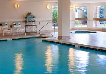 Courtyard Cleveland Airport South 3*
