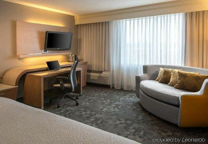 Courtyard Cleveland Airport South 3* Middleburg Heights